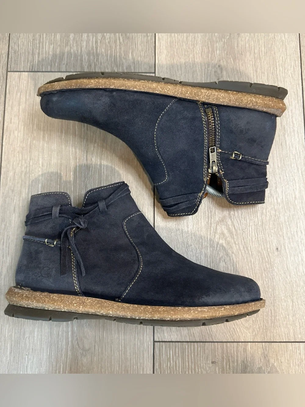 Born Women’s Size 8.5 Wynter Comfort Ankle Bootie Distressed Blue Nubuck